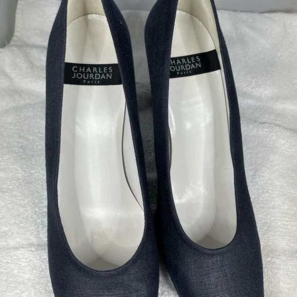 ⭐️⭐️Charles Jourdan Navy blue linen pump size 9. Like new.  3 inch heel    ⭐️⭐️ - Picture 5 of 6